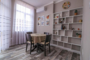 New 1930s quiet central apartment w/AC - 2 bedroom
